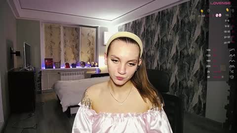 Snapshot of little_birdy chatting on 12-27-24, 08:28 Birdy online show from 12-27-24, 08:28