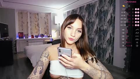 Snapshot of little_birdy chatting on 01-02-25, 04:24 Birdy online show from 01-02-25, 04:24