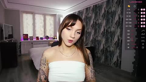 Snapshot of little_birdy chatting on 01-03-25, 11:25 Birdy online show from 01-03-25, 11:25