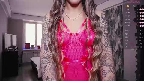 Snapshot of little_birdy chatting on 02-21-25, 10:50 Birdy online show from 02-21-25, 10:50