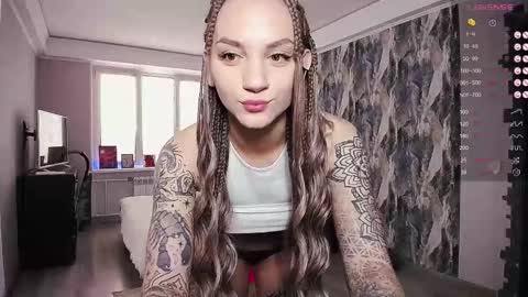 Snapshot of little_birdy chatting on 02-25-25, 10:47 Birdy online show from 02-25-25, 10:47