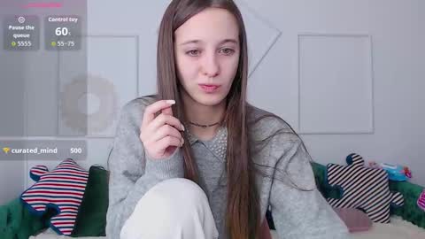 Snapshot of little_cherry___ chatting on 09-25-25, 07:01 Lana online show from 09-25-25, 07:01