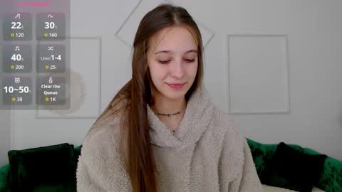 Snapshot of little_cherry___ chatting on 10-06-25, 06:33 Lana online show from 10-06-25, 06:33