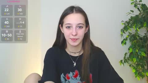 Snapshot of little_cherry___ chatting on 10-18-25, 06:48 Lana online show from 10-18-25, 06:48