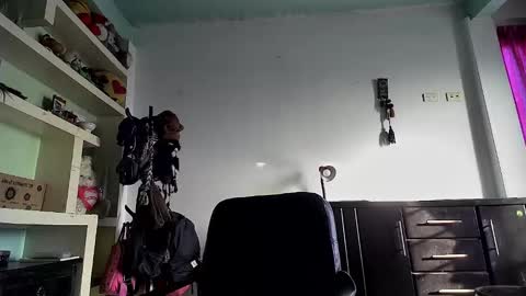 Snapshot of little_doll25 chatting on 12-11-24, 12:23 Succubus Blue online show from 12-11-24, 12:23