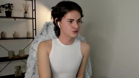 Snapshot of little_femb0y chatting on 02-03-26, 08:14 Daniel online show from 02-03-26, 08:14