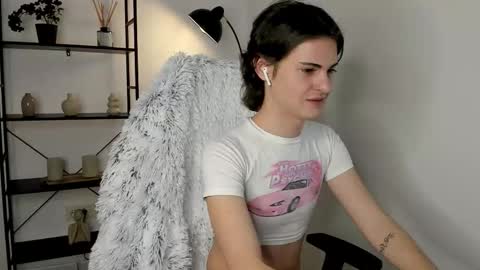 Snapshot of little_femb0y chatting on 02-04-26, 08:03 Daniel online show from 02-04-26, 08:03