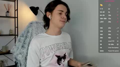 Snapshot of little_femb0y chatting on 02-21-26, 11:44 Daniel online show from 02-21-26, 11:44