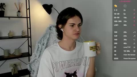 Snapshot of little_femb0y chatting on 02-23-26, 01:52 Daniel online show from 02-23-26, 01:52