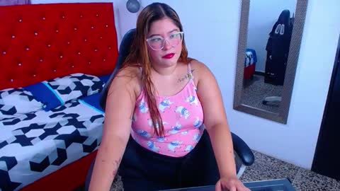 Snapshot of little_flower4you chatting on 10-25-25, 12:34 mai rojas online show from 10-25-25, 12:34