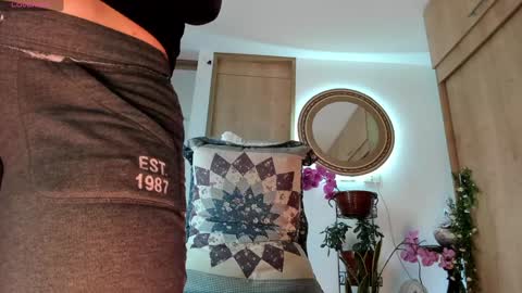 Izzi online show from 10-23-25, 05:01