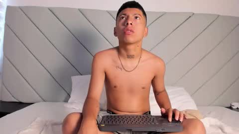 little_kris1 online show from 11-05-25, 12:27