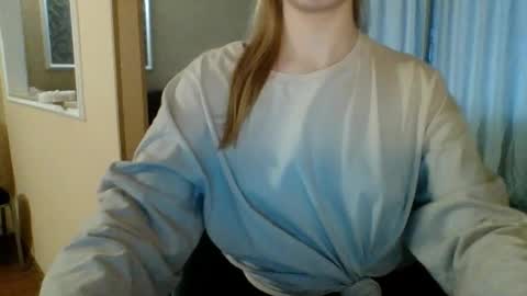 Snapshot of little_mariaa chatting on 11-08-25, 12:49 Maria online show from 11-08-25, 12:49