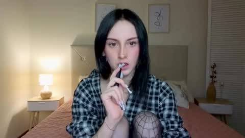 Snapshot of little_mollee chatting on 10-01-25, 08:37 little_mollee online show from 10-01-25, 08:37