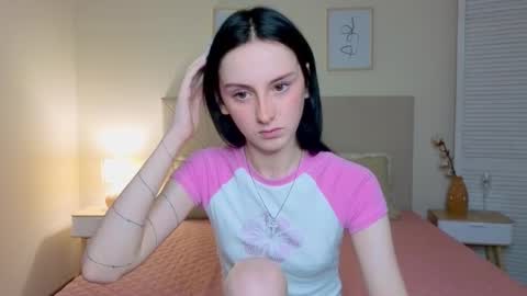 Snapshot of little_mollee chatting on 10-05-25, 08:18 little_mollee online show from 10-05-25, 08:18