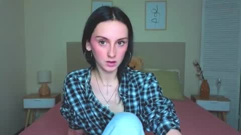 Snapshot of little_mollee chatting on 10-10-25, 02:38 little_mollee online show from 10-10-25, 02:38