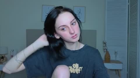 little_mollee online show from 11-17-25, 04:40