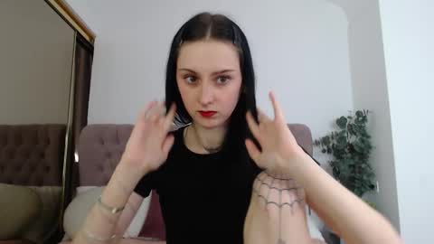 little_mollee online show from 12-02-25, 10:27