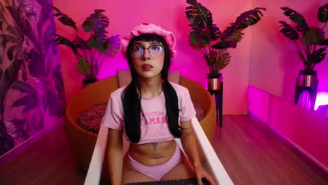 Snapshot of little_paulette chatting on 10-28-25, 01:47 Paulette online show from 10-28-25, 01:47