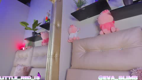 Snapshot of little_red_18 chatting on 01-09-25, 12:46 Eva online show from 01-09-25, 12:46