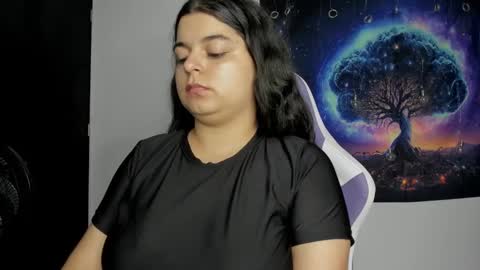 Snapshot of little_shaara chatting on 02-13-25, 10:22 Shaara online show from 02-13-25, 10:22