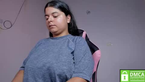 Snapshot of little_shaara chatting on 10-14-25, 08:20 Shaara online show from 10-14-25, 08:20