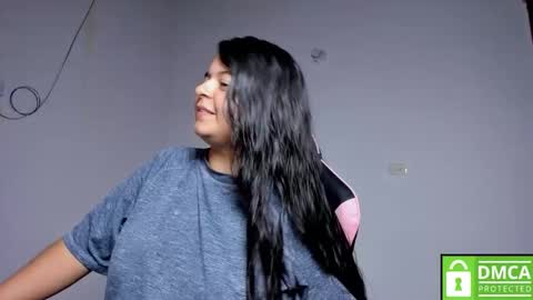 Snapshot of little_shaara chatting on 10-21-25, 08:20 Shaara online show from 10-21-25, 08:20