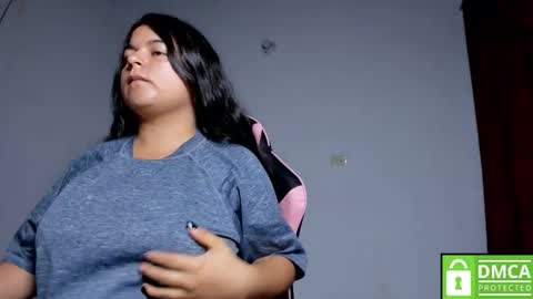 Snapshot of little_shaara chatting on 10-22-25, 08:25 Shaara online show from 10-22-25, 08:25