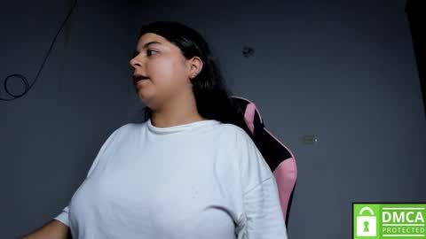 Snapshot of little_shaara chatting on 10-28-25, 08:00 Shaara online show from 10-28-25, 08:00