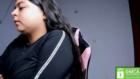 Snapshot of little_shaara chatting on 10-30-25, 09:00 Shaara online show from 10-30-25, 09:00