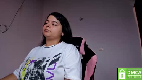 Snapshot of little_shaara chatting on 10-31-25, 08:21 Shaara online show from 10-31-25, 08:21