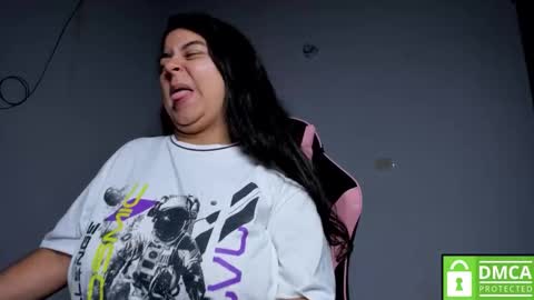 Snapshot of little_shaara chatting on 11-01-25, 08:49 Shaara online show from 11-01-25, 08:49