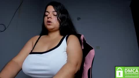 Snapshot of little_shaara chatting on 11-19-25, 08:36 Shaara online show from 11-19-25, 08:36