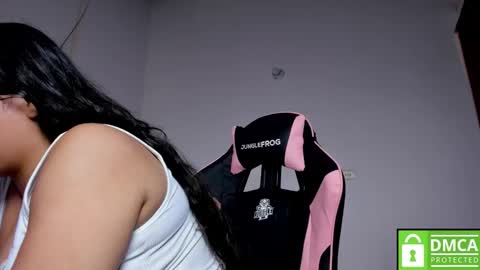 Snapshot of little_shaara chatting on 11-21-25, 08:51 Shaara online show from 11-21-25, 08:51