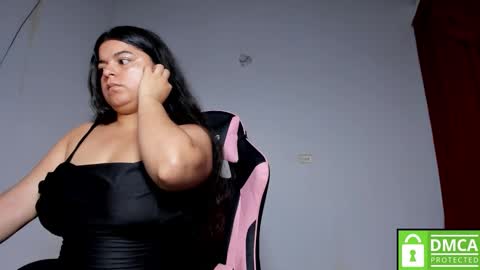 Snapshot of little_shaara chatting on 11-23-25, 11:21 Shaara online show from 11-23-25, 11:21