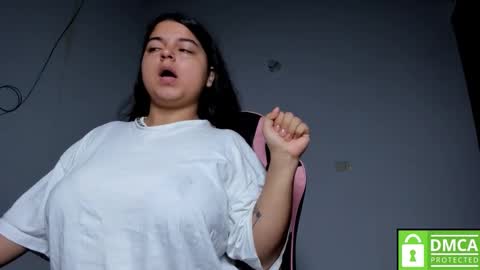 Snapshot of little_shaara chatting on 11-25-25, 08:36 Shaara online show from 11-25-25, 08:36