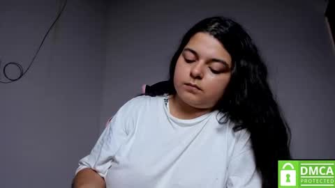 Snapshot of little_shaara chatting on 11-26-25, 09:05 Shaara online show from 11-26-25, 09:05