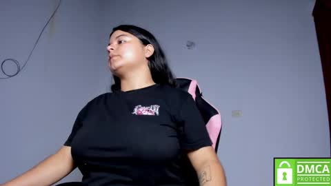 Snapshot of little_shaara chatting on 11-28-25, 10:23 Shaara online show from 11-28-25, 10:23