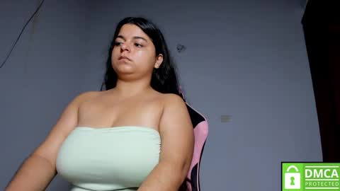 Snapshot of little_shaara chatting on 11-29-25, 10:29 Shaara online show from 11-29-25, 10:29