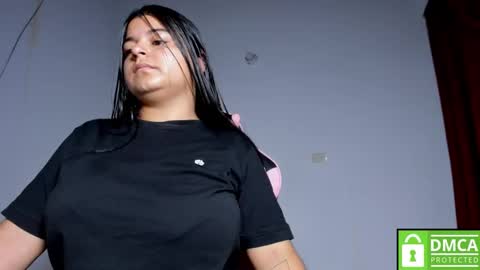 Snapshot of little_shaara chatting on 12-18-25, 09:15 Shaara online show from 12-18-25, 09:15