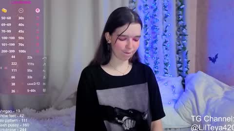 Snapshot of little_teya chatting on 10-24-25, 07:43 little Teya online show from 10-24-25, 07:43