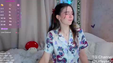 Snapshot of little_teya chatting on 10-28-25, 12:52 little Teya online show from 10-28-25, 12:52