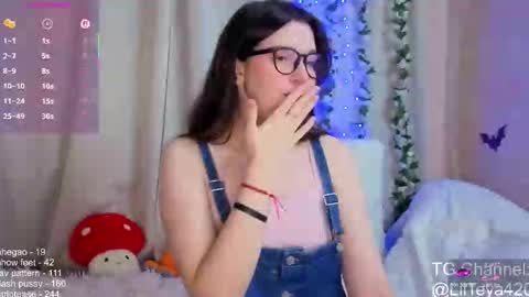 Snapshot of little_teya chatting on 11-11-25, 10:26 little Teya online show from 11-11-25, 10:26