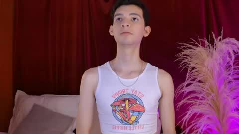 Snapshot of little_twiink chatting on 05-07-26, 06:13 Juan Ferrer online show from 05-07-26, 06:13