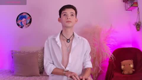 Snapshot of little_twiink chatting on 07-12-26, 01:57 Juan Ferrer online show from 07-12-26, 01:57