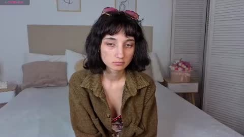 Snapshot of little_zoi chatting on 06-24-26, 07:18 Zoi online show from 06-24-26, 07:18