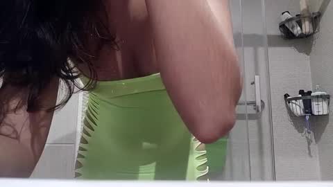 Snapshot of littlebloody__ chatting on 01-23-25, 04:26 Littlebloody online show from 01-23-25, 04:26