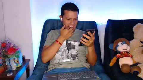 Snapshot of littledicklatin chatting on 04-27-26, 02:53 Manu online show from 04-27-26, 02:53