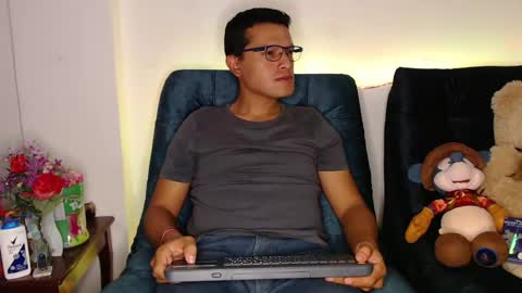 Snapshot of littledicklatin chatting on 05-04-26, 03:35 Manu online show from 05-04-26, 03:35