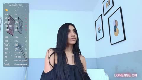 Snapshot of littlee_emilyy_ chatting on 12-04-24, 10:08 Emily  online show from 12-04-24, 10:08